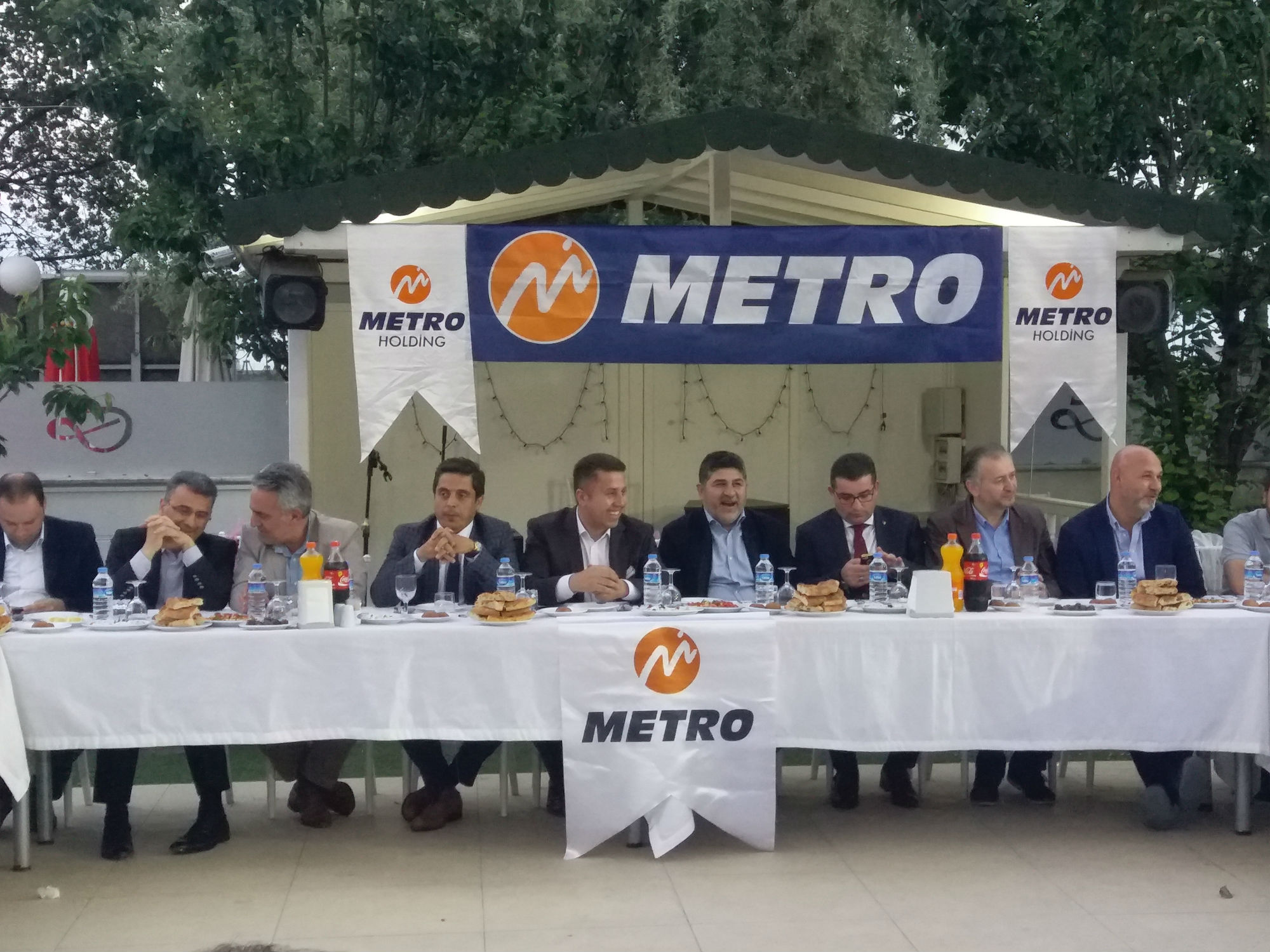 Metro Holding’in Samsun’da bulunan grup şirketlerinin yönetici ve çalışanları, Derya Tesisleri’nde düzenlenen iftar programında bir araya geldi.